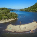 Akinek a Duna-part lesz a Riviéra idén. Az ingyenes és idilli szabadstrandokért nem kell messze menni.
