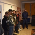 A szlovák és magyar rendőrök újabb hat migránst tartóztattak fel a Vác-Szob vasútvonalon.