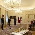 Covid-pozitív cseh elnök plexidobozból nevezte ki az új miniszterelnököt