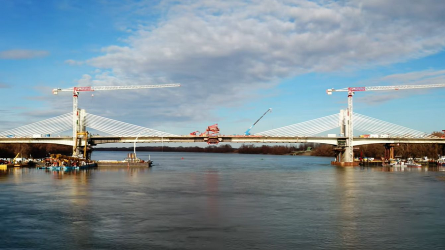 Elkészült az új Duna-híd, hivatalos neve Tomori Pál híd